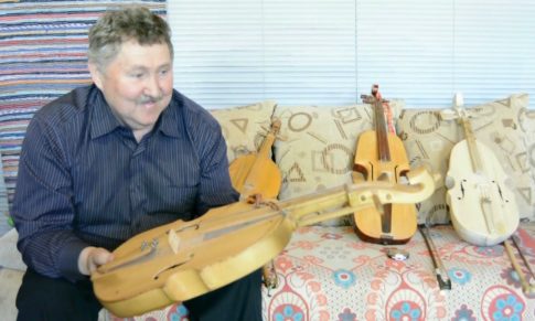 Кубыз<br>Удмуртский трехструнный смычковый инструмент типа скрипки